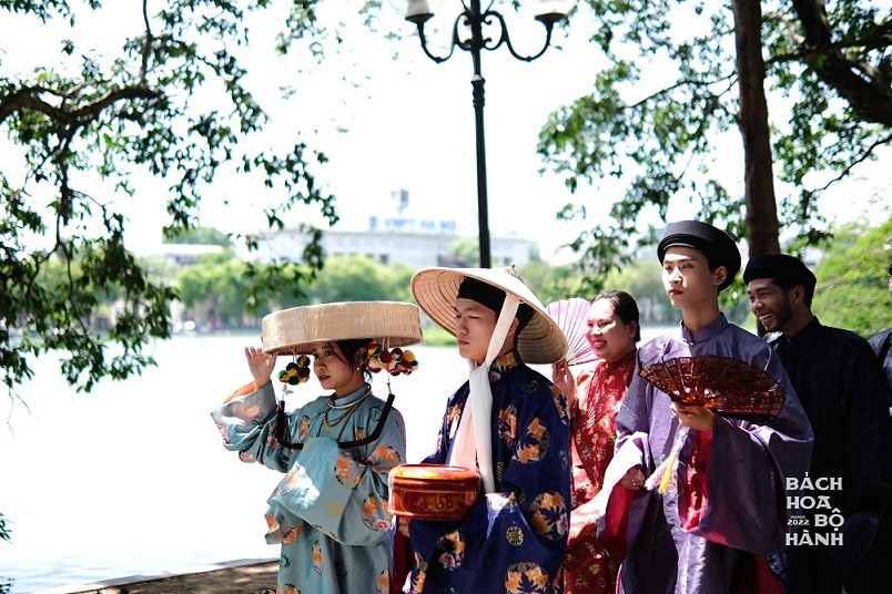 Ngày hội ‘Bách hoa bộ hành’: Trở về với không gian của cổ phục Việt