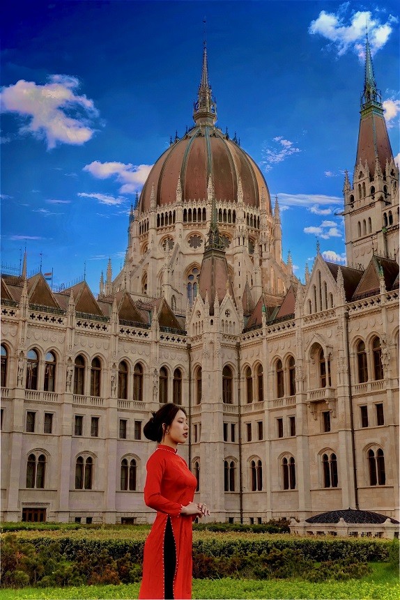 Những cô gái ‘Hương sắc Việt Nam’ tại châu Âu