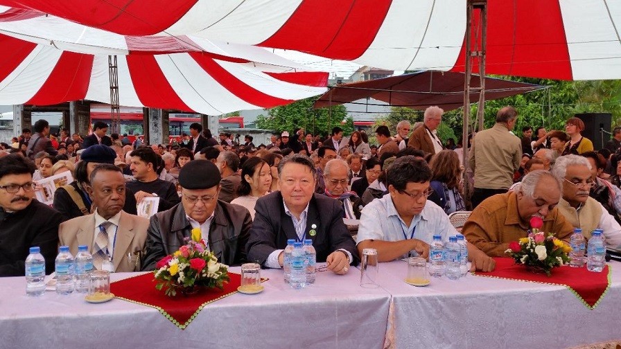 Việt Nam đất nước của hoa sen và hoa huệ