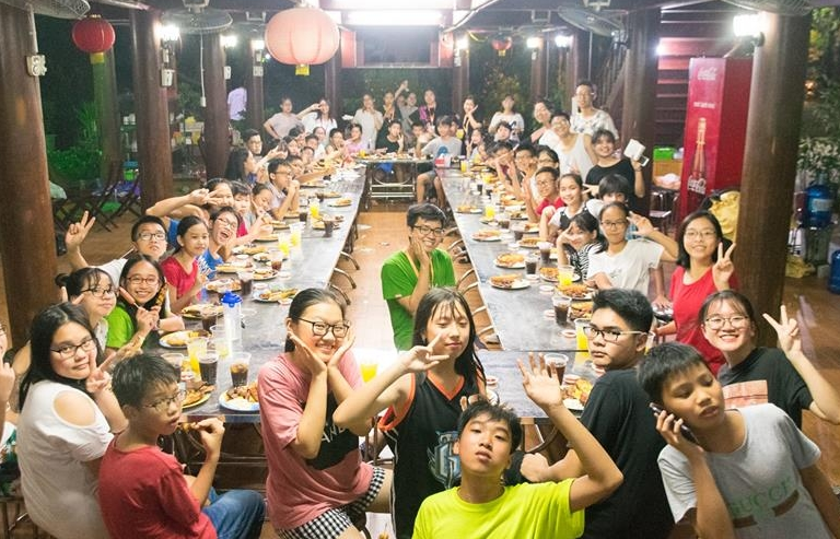 “Phá kén” để vươn ra thế giới