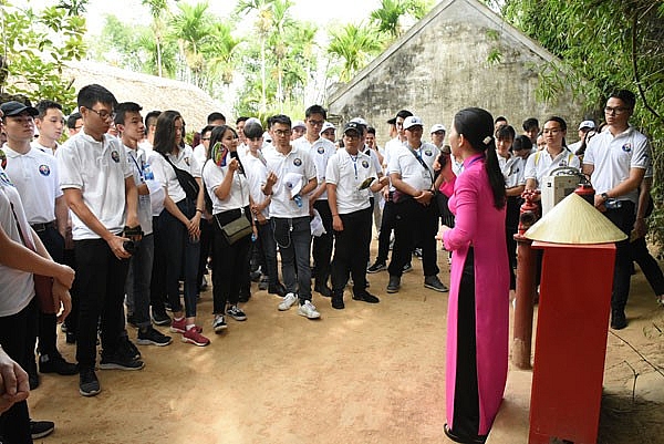 thanh nien kieu bao ve tham que bac