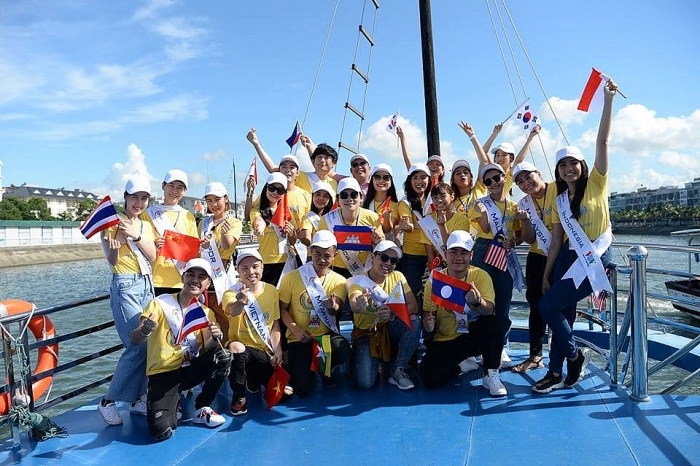 thi sinh tieng hat asean3 nam 2019 cung check in vinh ha long