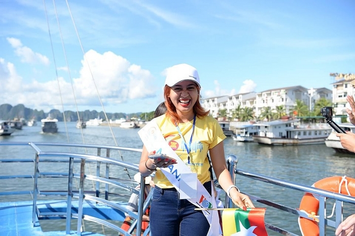 thi sinh tieng hat asean3 nam 2019 cung check in vinh ha long