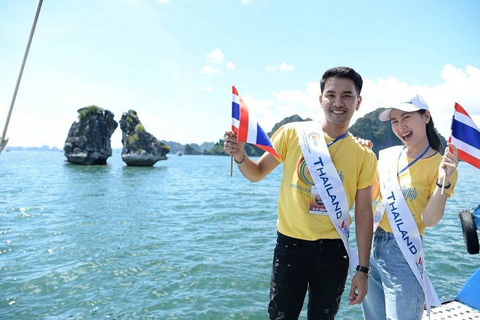 thi sinh tieng hat asean3 nam 2019 cung check in vinh ha long