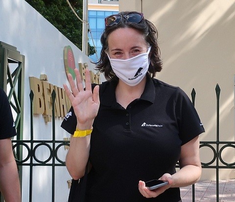 Niềm vui của cán bộ, nhân viên các tổ chức phi chính phủ nước ngoài tại Việt Nam khi được tiêm vaccine Covid-19