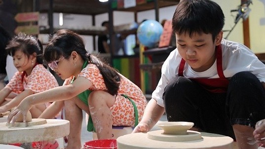 Làng gốm Bát Tràng là điểm đến hấp dẫn vào dịp Hè