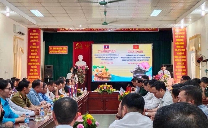 Nhiều hoạt động thắm tình hữu nghị Việt Nam-Lào tại huyện biên giới Quế Phong Nhiều hoạt động thắm tình hữu nghị Việt Nam-Lào tại huyện biên giới Quế Phong