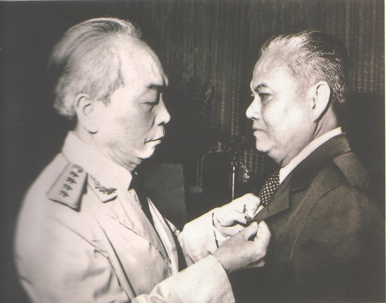 Lào-Việt Nam: Mối quan hệ hữu nghị vĩ đại, tình đoàn kết đặc biệt hiếm có và duy nhất trên thế giới Lào-Việt Nam: Mối quan hệ hữu nghị vĩ đại, tình đoàn kết đặc biệt hiếm có và duy nhất trên thế giới