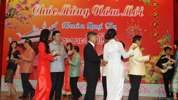 Người viết tình ca Việt Nam-Lào