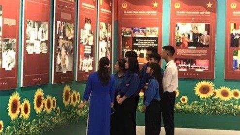 Nhiều kỷ vật xúc động tại Triển lãm ‘75 năm trọn nghĩa vẹn tình’