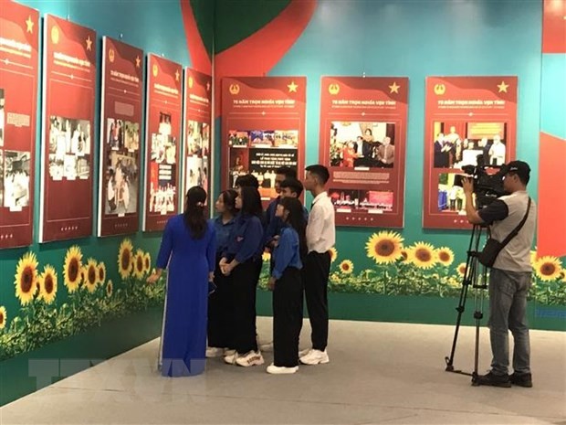 Nhiều kỷ vật xúc động tại Triển lãm ‘75 năm trọn nghĩa vẹn tình’