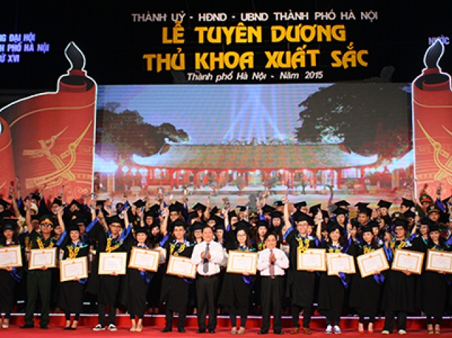 Hà Nội tuyên dương 100 thủ khoa xuất sắc năm 2016