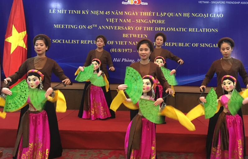 Giao lưu hữu nghị kỷ niệm 45 năm thiết lập quan hệ ngoại giao Việt Nam – Singapore