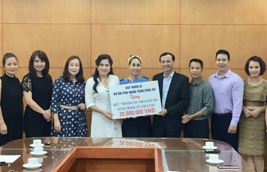 Kiều bào cùng gây quỹ cho Trường Sa - Nhà giàn DK 1 và hướng về quê hương