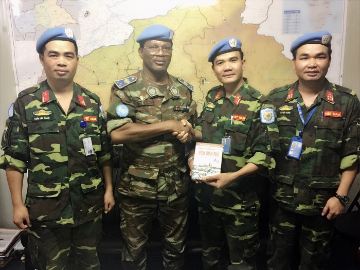 nhung hinh dep va xuc dong ve bo doi cu ho o cong hoa trung phi