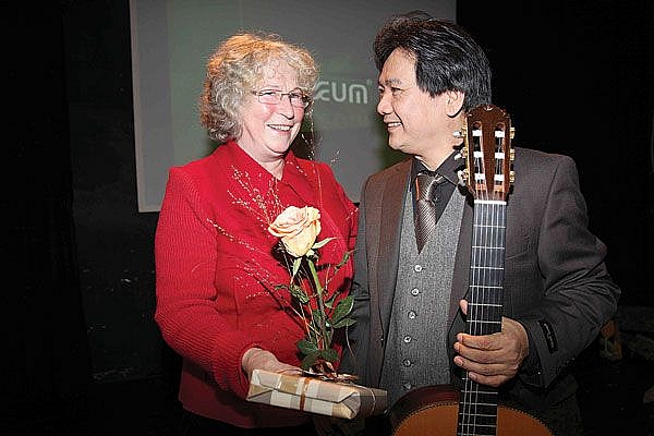 Người đưa thính giả du ngoạn Việt Nam qua âm nhạc dân tộc nguoi dua thinh gia du ngoan viet nam qua am nhac dan toc