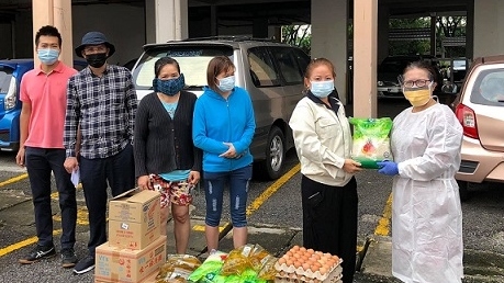 Những món quà ý nghĩa trao tặng người Việt khó khăn ở Maylaysia