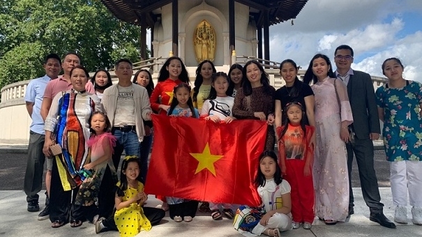 Người Việt tại Anh chung tay cùng quê hương vượt qua Covid-19