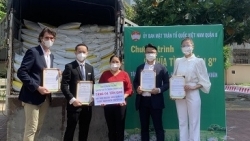 Việt kiều Australia kết nối bạn bè ủng hộ 12 tấn gạo cho TP. Hồ Chí Minh chống đại dịch Covid-19