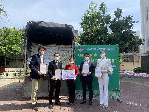 Việt kiều Australia kết nối bạn bè ủng hộ 12 tấn gạo cho TP. Hồ Chí Minh chống dịch Việt kiều Australia kết nối bạn bè ủng hộ 12 tấn gạo cho TP. Hồ Chí Minh chống dịch