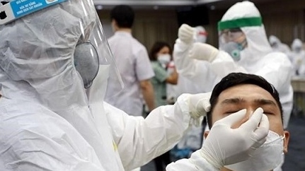 Nhóm ‘Chung tay vì Việt Nam’ trao tặng 40.000 khẩu trang y tế chuyên dụng cho TP. Hồ Chí Minh