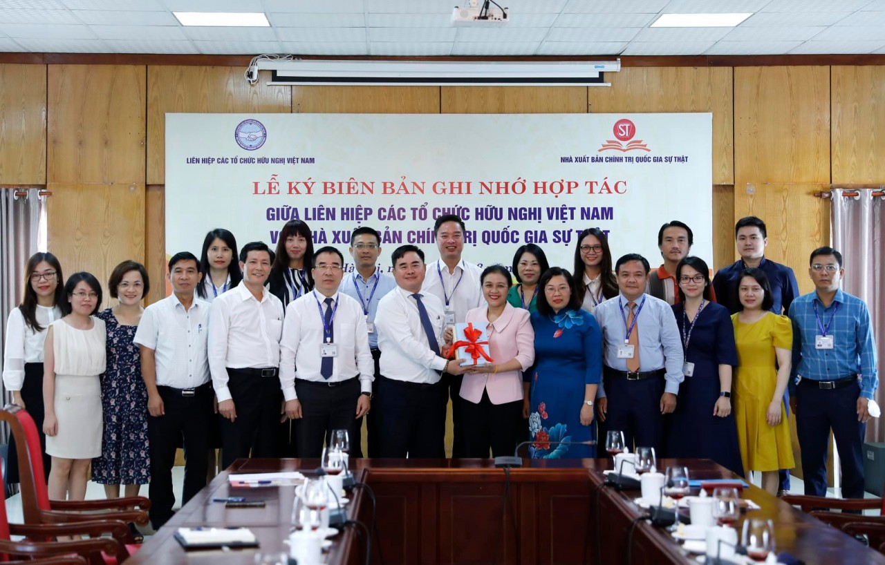 VUFO hợp tác với Nhà xuất bản Chính trị quốc gia Sự thật VUFO hợp tác với Nhà xuất bản Chính trị quốc gia Sự thật