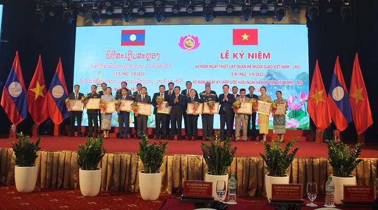 Lãnh đạo 7 tỉnh của Lào tham dự  kỉ niệm 60 năm thiết lập quan hệ ngoại giao hai nước tại Nghệ An