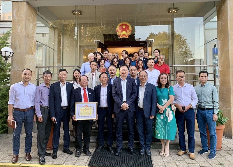 Thứ trưởng Ngoại giao Phạm Quang Hiệu gặp gỡ cộng đồng người Việt Nam tại Ba Lan Thứ trưởng Ngoại giao Phạm Quang Hiệu gặp gỡ cộng đồng người Việt Nam tại Ba Lan