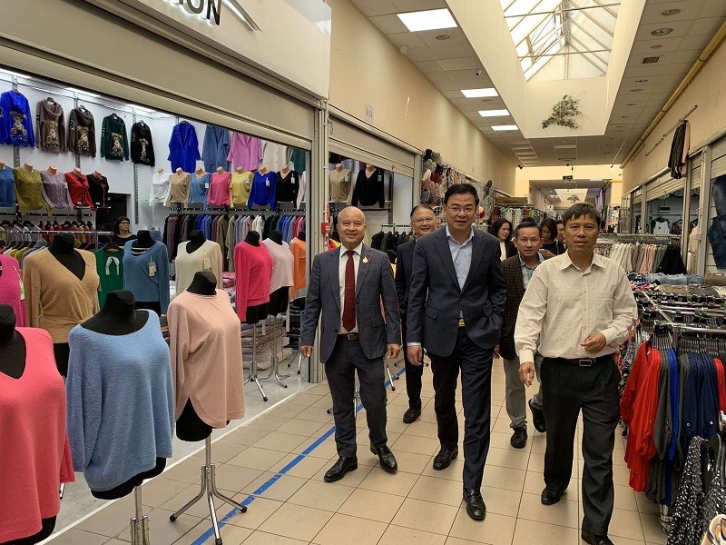 Thứ trưởng Phạm Quang Hiệu làm việc với Hội Doanh nghiệp Việt Nam tại Ba Lan