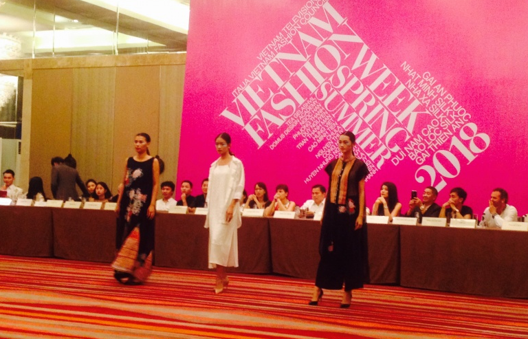 Mùa tôn vinh chất liệu Việt Nam