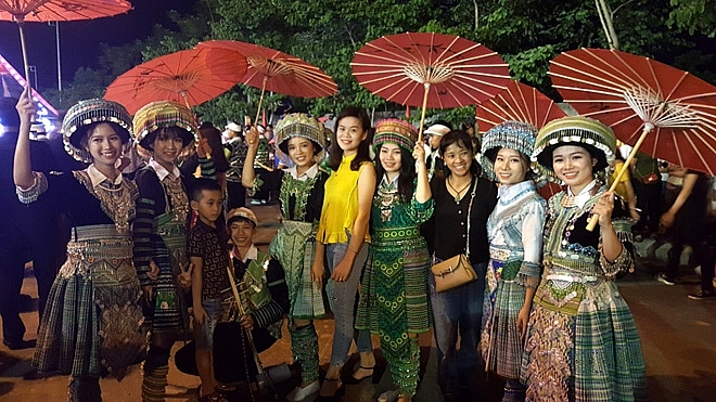 Ấn tượng màn đại Xòe Thái khai mạc Lễ hội văn hóa, du lịch Mường Lò 2019 an tuong man dai xoe thai khai mac le hoi van hoa du lich muong lo 2019