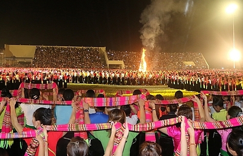 Ấn tượng màn đại Xòe Thái khai mạc Lễ hội văn hóa, du lịch Mường Lò 2019