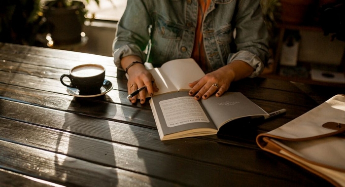 Đời sống văn học trẻ: Sáng tác lung linh, phê bình mật ngọt doi song van hoc tre sang tac lung linh phe binh mat ngot