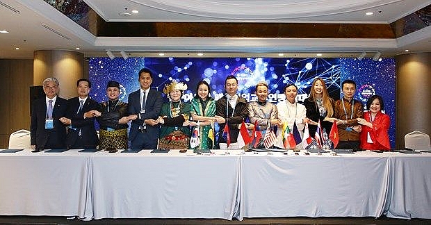 nguoi viet nam tro thanh chu tich hiep hoi cac nha thiet ke thoi trang asean