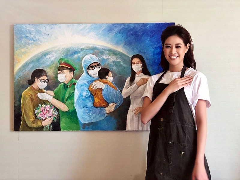 hoa-hau-khanh-van-tro-tai-le-trong-nhung-ngay-chuan-bi-den-dau-truong-quoc-te-2