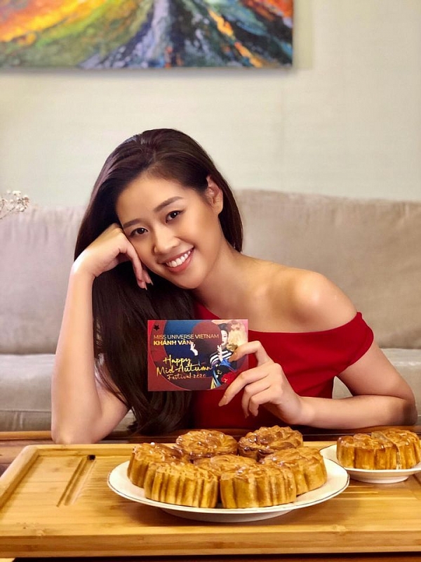 hoa-hau-khanh-van-tro-tai-le-trong-nhung-ngay-chuan-bi-den-dau-truong-quoc-te-5