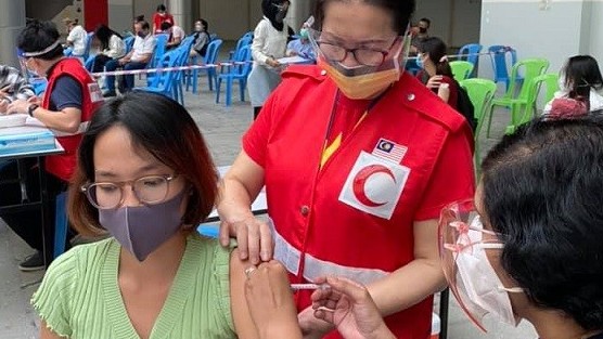 Hỗ trợ tiêm phòng vaccine Covid-19 cho người Việt Nam tại Malaysia