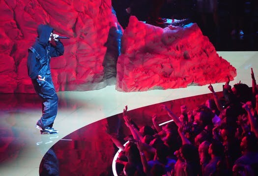 Chiêm ngưỡng những MV ấn tượng nhất của MTV VMAs 2021 Chiêm ngưỡng những MV ấn tượng nhất của MTV VMAs 2021