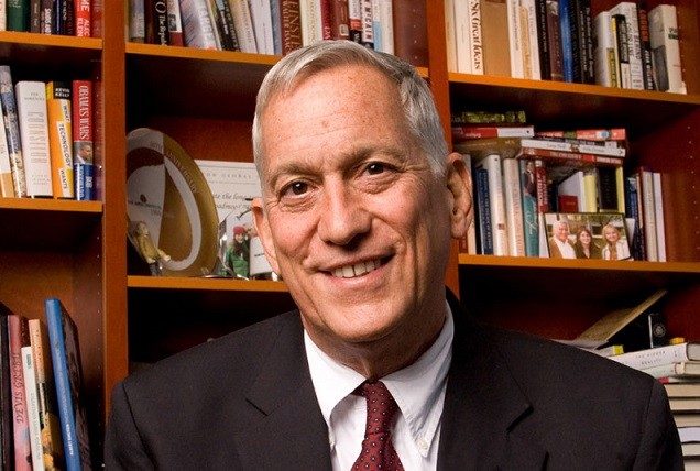 Cây bút lớn Walter Isaacson và câu chuyện về công nghệ điều trị Covid-19