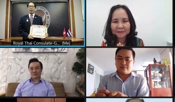 Trao kỷ niệm chương “Vì hòa bình, hữu nghị giữa các dân tộc” cho Tổng Lãnh sự Vương quốc Thái Lan tại TP. Hồ Chí Minh Trao kỷ niệm chương “Vì hòa bình, hữu nghị giữa các dân tộc” cho Tổng Lãnh sự Vương quốc Thái Lan tại TP. Hồ Chí Minh