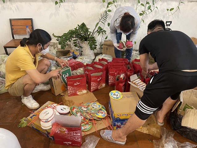 Tết Trung thu đến với các em thiếu nhi có hoàn cảnh khó khăn tại TP. Hồ Chí Minh Tết Trung thu yêu thương đến với các em nhỏ có hoàn cảnh khó khăn tại TP. Hồ Chí Minh