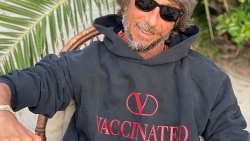 Mẫu áo hoodie đặc biệt của Valentino ủng hộ chiến dịch tiêm chủng vaccine Covid-19 toàn cầu