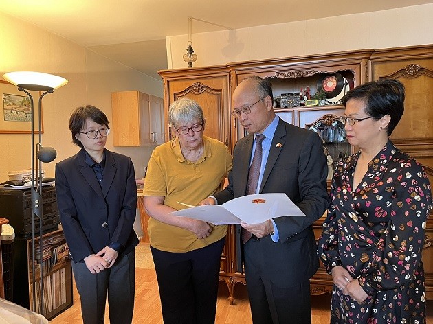 Đại sứ quán Việt Nam tại Pháp thăm hỏi và chia buồn với gia quyến bà Raymonde Dien