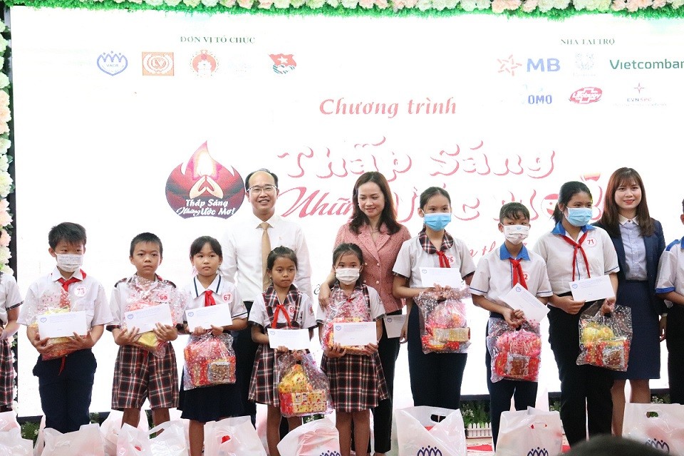 Trung thu 2022: Tiếp tục thắp sáng những ước mơ cho trẻ em khó khăn Trung thu 2022: Tiếp tục thắp sáng những ước mơ cho trẻ em khó khăn