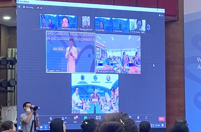 Phụ nữ Việt Nam-Lào-Campuchia hợp tác vì phát triển xanh và bền vững Phụ nữ Việt Nam-Lào-Campuchia hợp tác vì phát triển xanh và bền vững