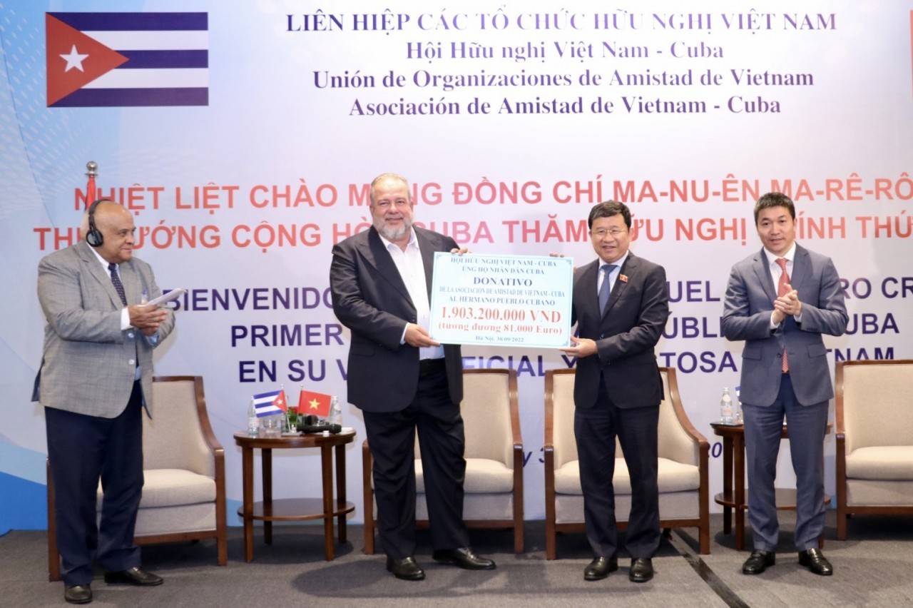 Thủ tướng Cuba Manuel Marrero Cruz gặp gỡ thân mật Hội hữu nghị Việt Nam-Cuba