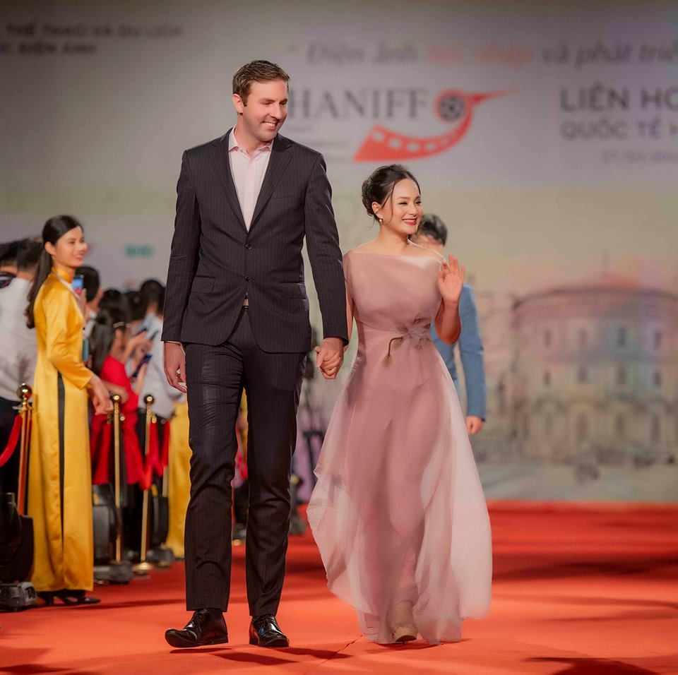 ngam sao viet va quoc te rang ro tren tham do haniff 2018