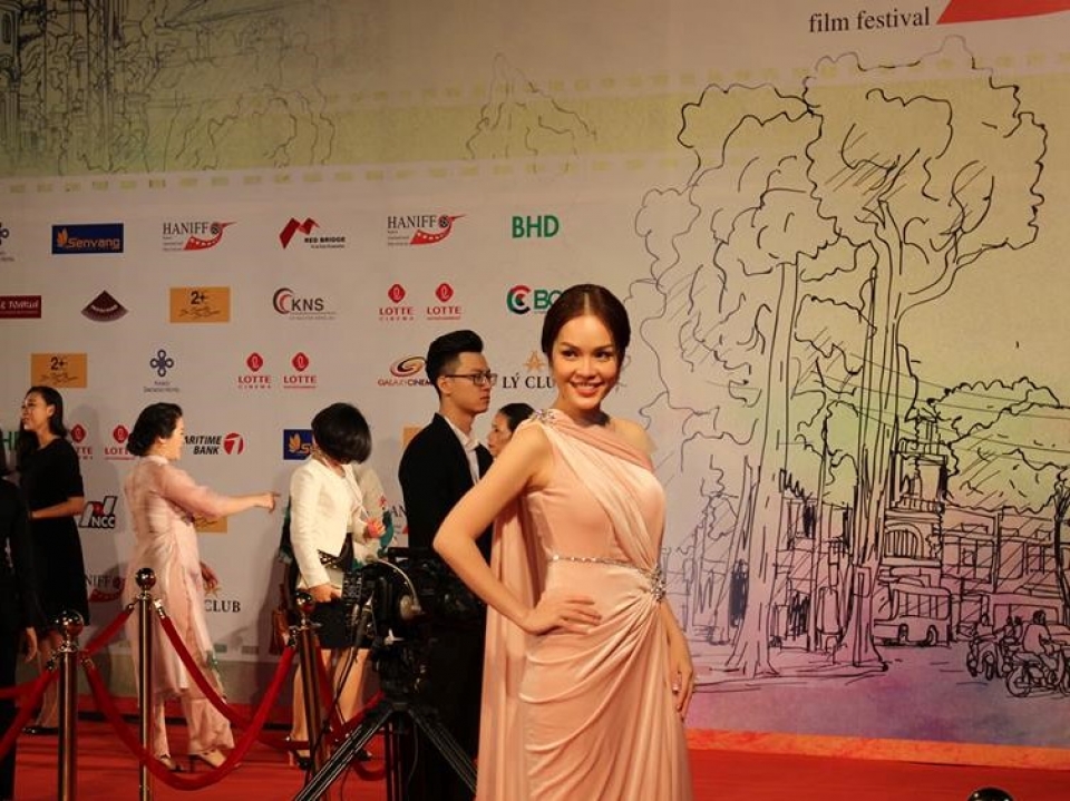 ngam sao viet va quoc te rang ro tren tham do haniff 2018