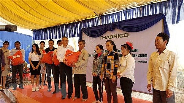 Người gốc Việt tại Campuchia được hỗ trợ chuyển nghề Người gốc Việt tại Campuchia được tuyển dụng tại các dự án nông nghiệp