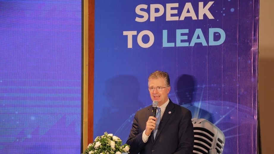 Đại sứ Mỹ biểu dương các học sinh tại Cuộc thi hùng biện tiếng Anh 'Speak to Lead'